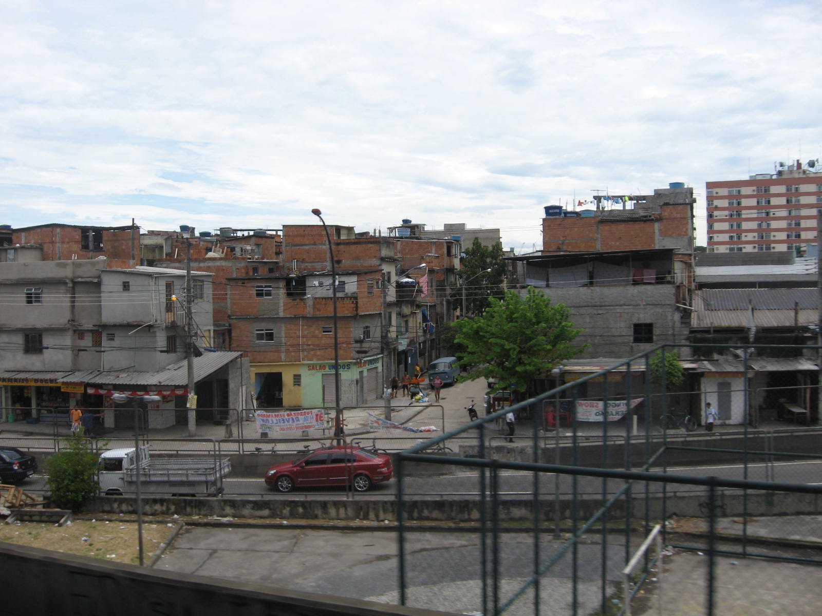 Vista de casas da favela de Manguinhos, no Rio de Janeiro