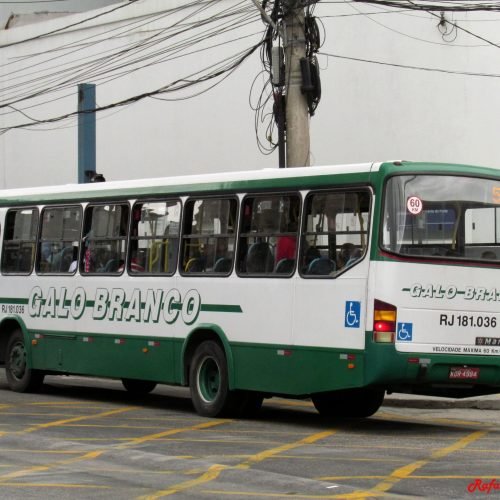 Ônibus da empresa Viação Galo Branco circulando em São Gonçalo, Rio de Janeiro
